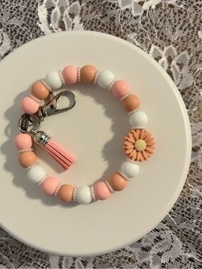 Peach & Pink Beaded Daisy Charm Bracelet Keyring